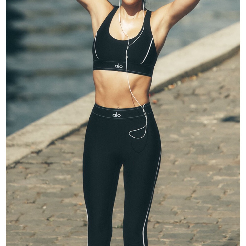 ALO Yoga Women’s Black Air Lift High-Waist Suit Uo Leggings.